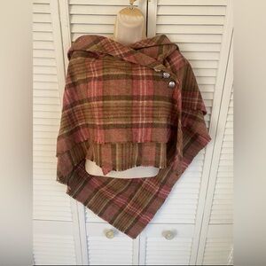 Women’s Irish Wool Pink Brown Plaid Poncho Layered Cape Buttons Edinburgh Preppy